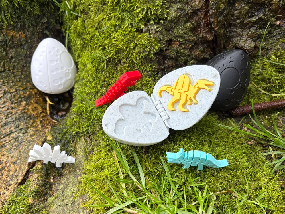 Ovo com dinossauro articulado